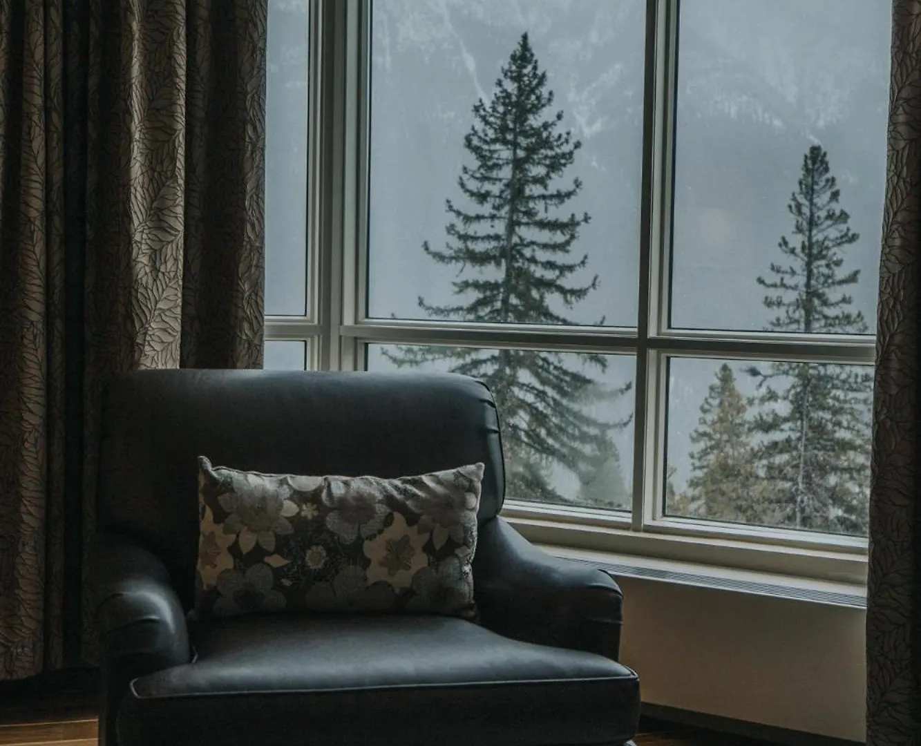 فندق ومنتجع Rimrock بانف