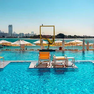 Resort C And The Palm *****